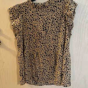 Agashion women’s cheetah print babydoll ruffle sleeve blouse. Size L.
